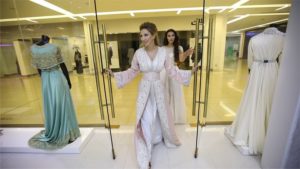La préparation d'un mariage marocain commence et se termine par un caftan