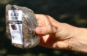 Soin du corps : 3 bienfaits du savon noir naturel sur la peau