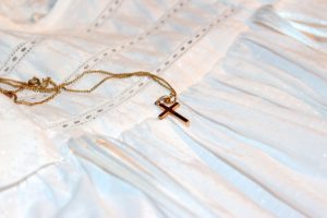 Comment bien choisir la médaille de baptême idéale pour votre enfant